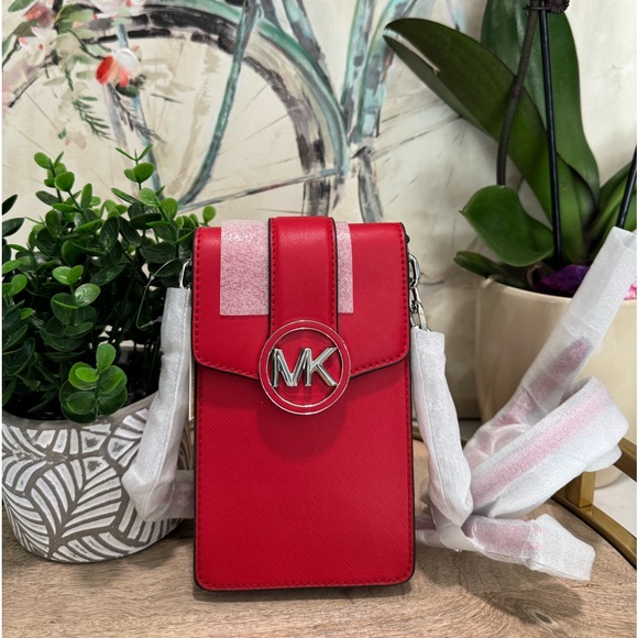 SOLD🤍MICHAEL KORS Carmen small phone holder crossbody bag ♥️ - Picture 12 of 12